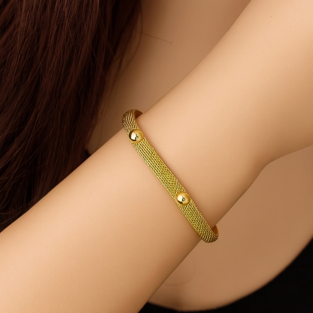 Elegant Gold tone Bracelet Size 7 - Women's Fashion Jewelry